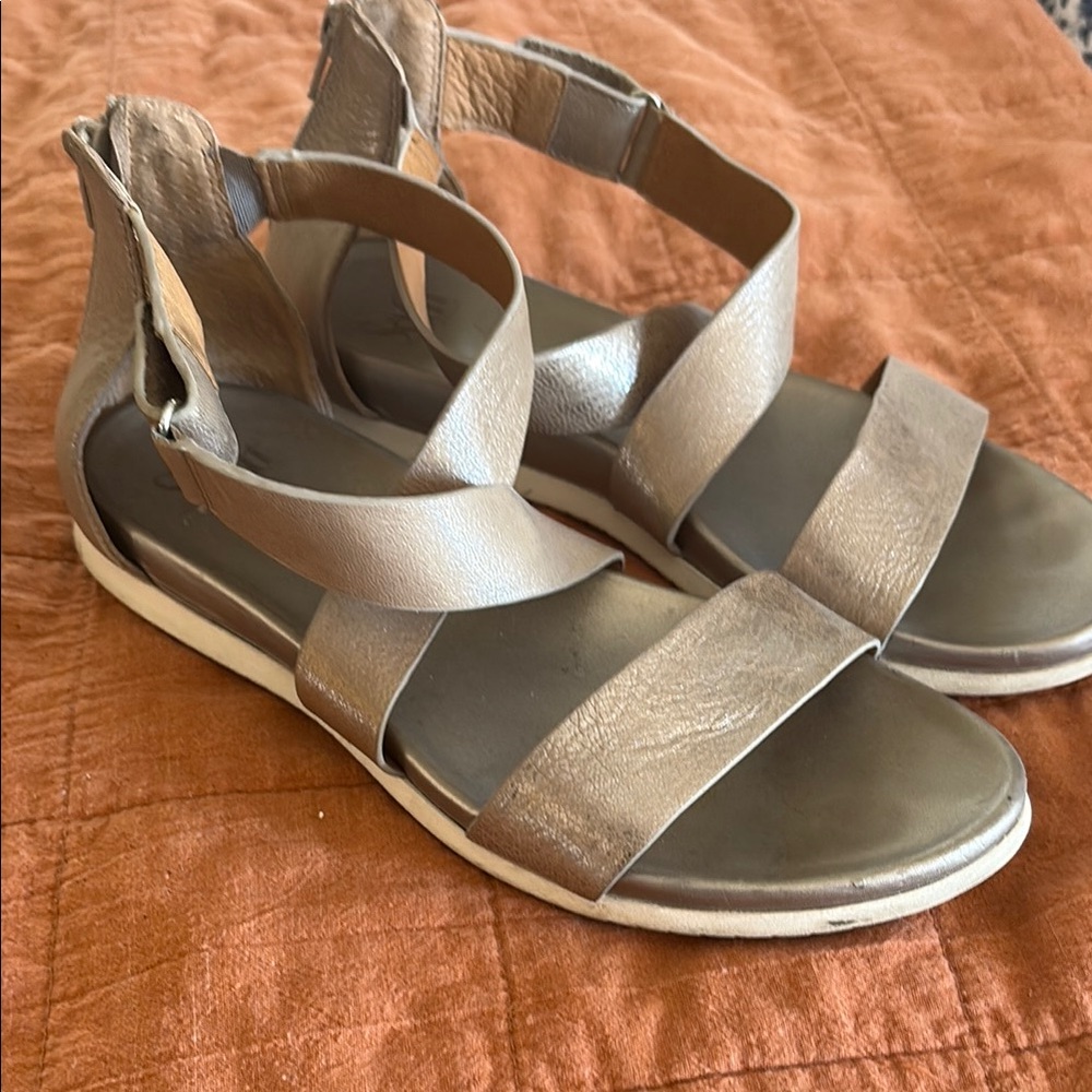 Sofft Women's Metallic Sandals